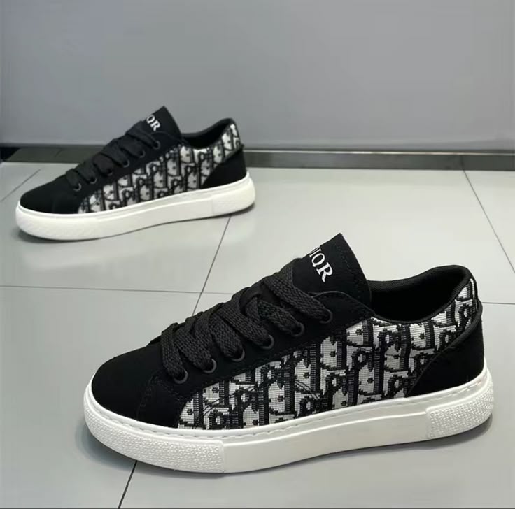 Dior B33