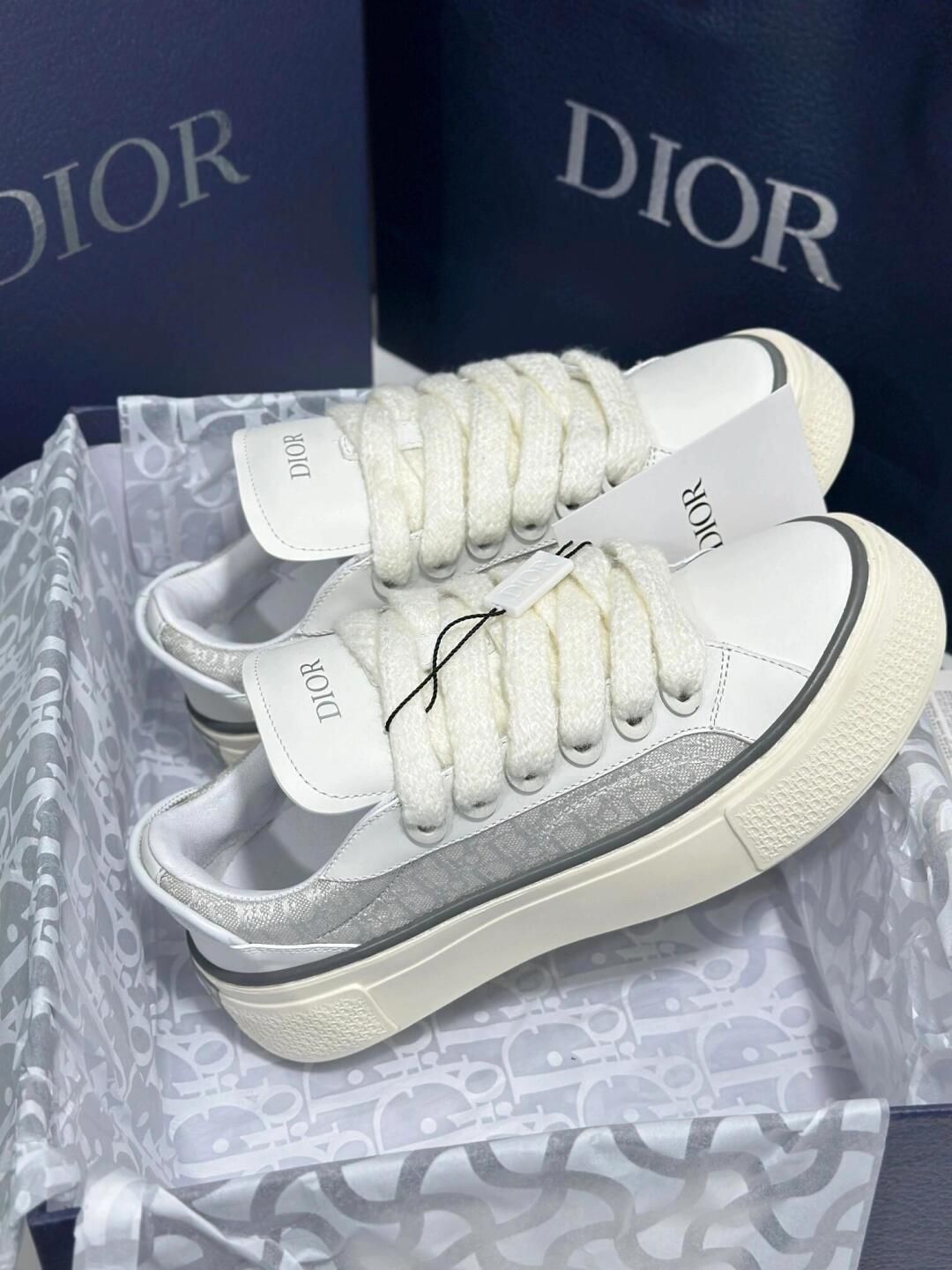 Dior B33